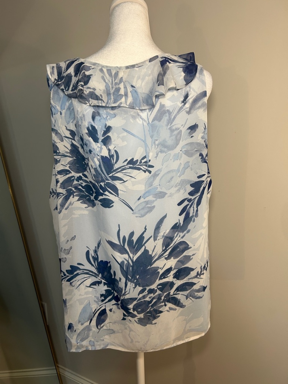 Calvin Klein Light Blue Floral V-Neck Sleeveless Blouse - Picture 3 of 5
